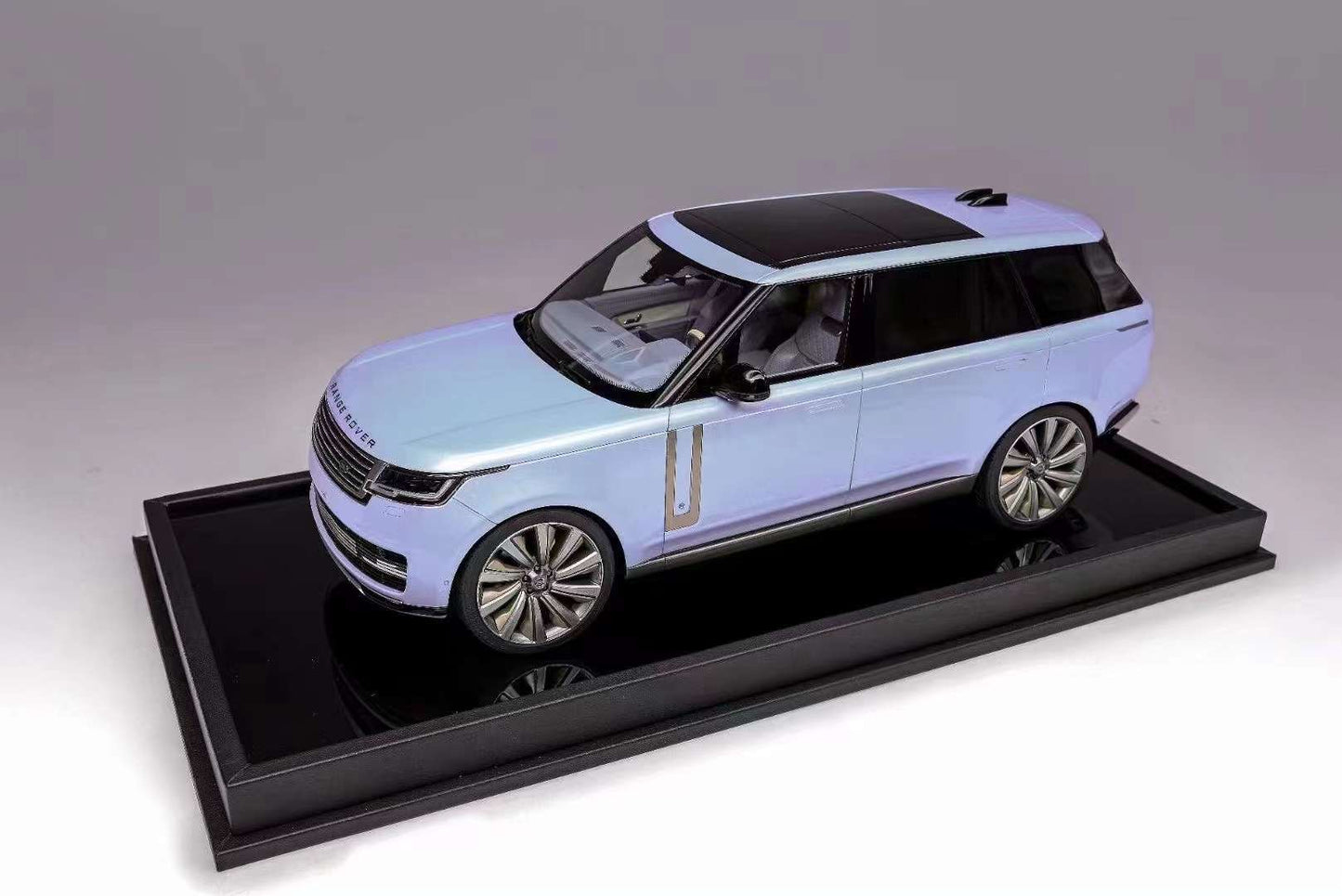 MotorHelix Range Rover LWB 1/18