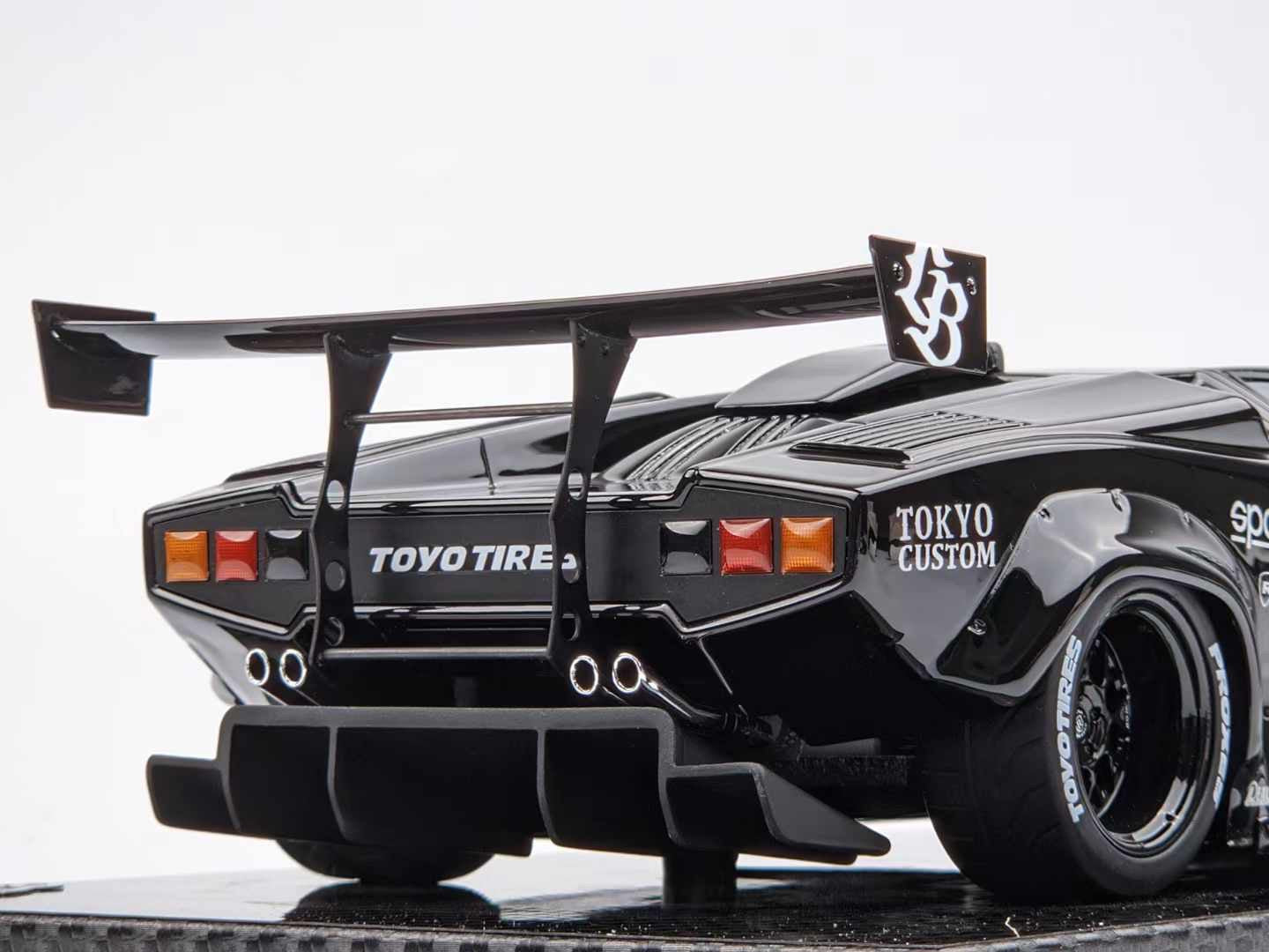 VIP Models LBWK Countach 1/18