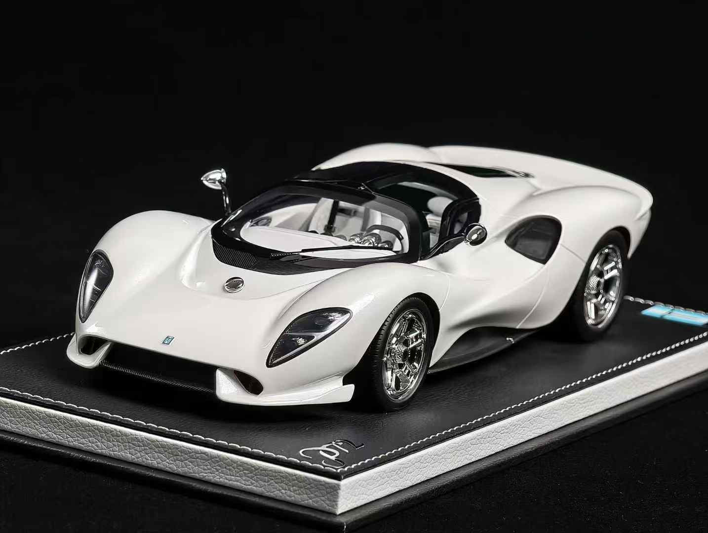 Peako Models De Tomaso P72 1/18