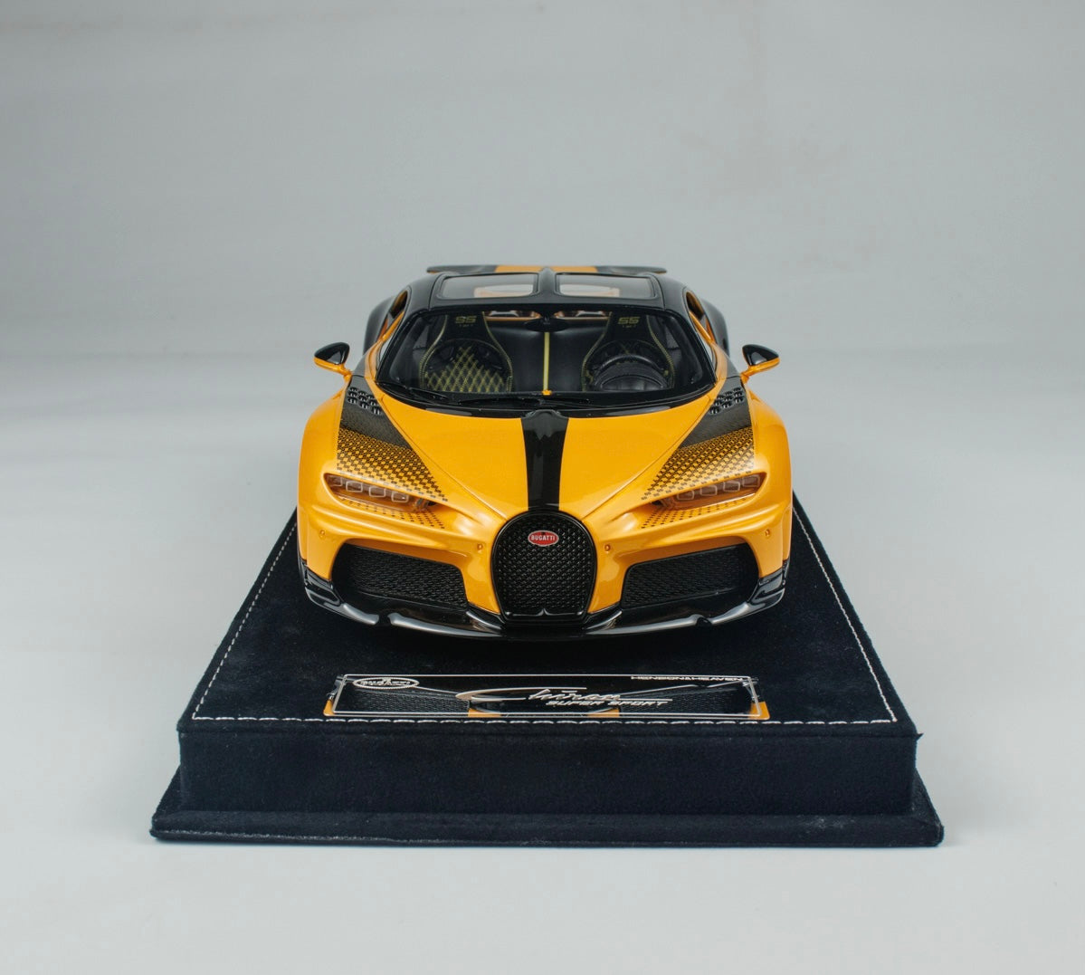CLEARANCE! Henson & Heaven (HH Models) 1/18 Bugatti Chiron SS