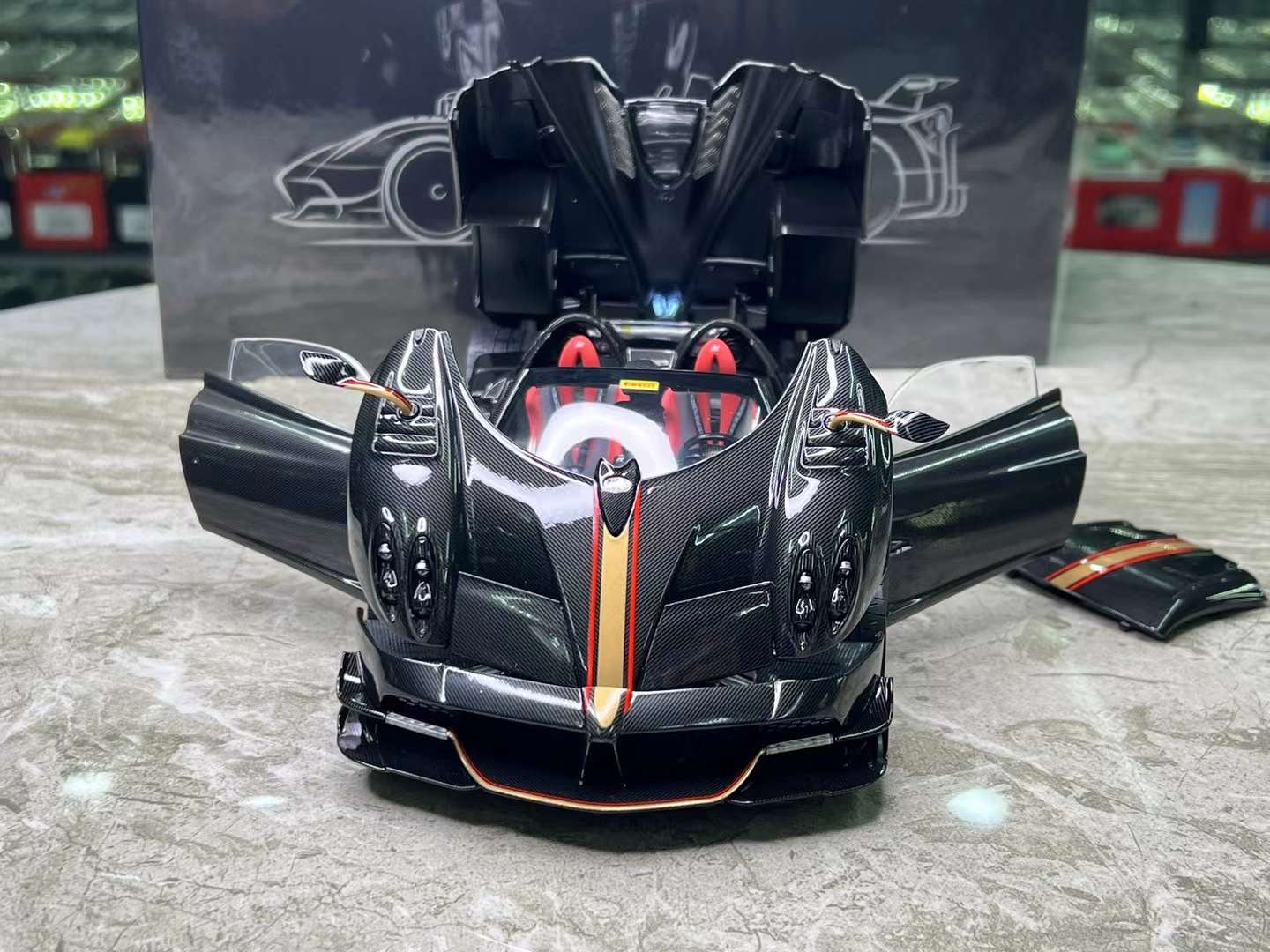 LCD Pagani Huayra Roadster BC 1/18