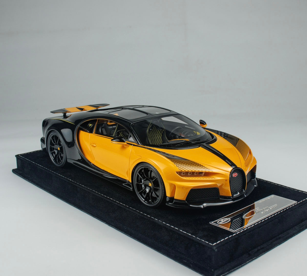 CLEARANCE! Henson & Heaven (HH Models) 1/18 Bugatti Chiron SS