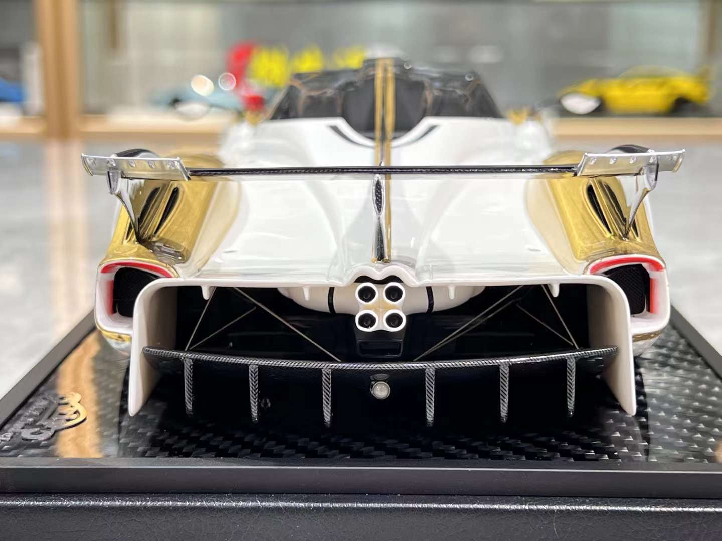 VIP Models Huayra R Evo 1/18