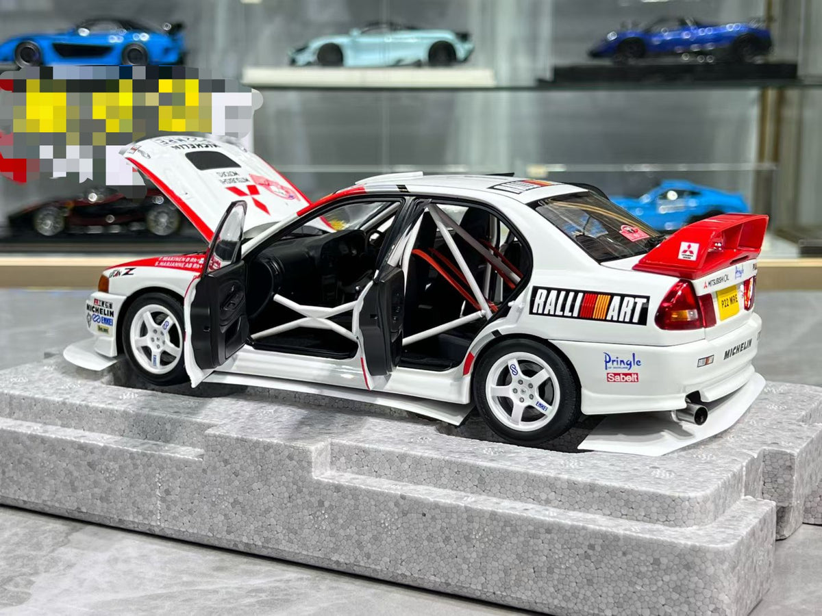 MotorHelix Mitsubishi Lancer EVO IV 1/18
