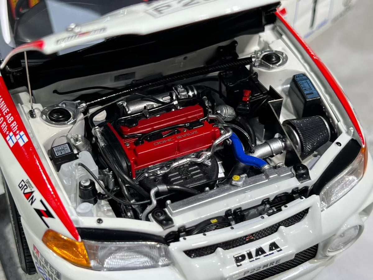 MotorHelix Mitsubishi Lancer EVO IV 1/18