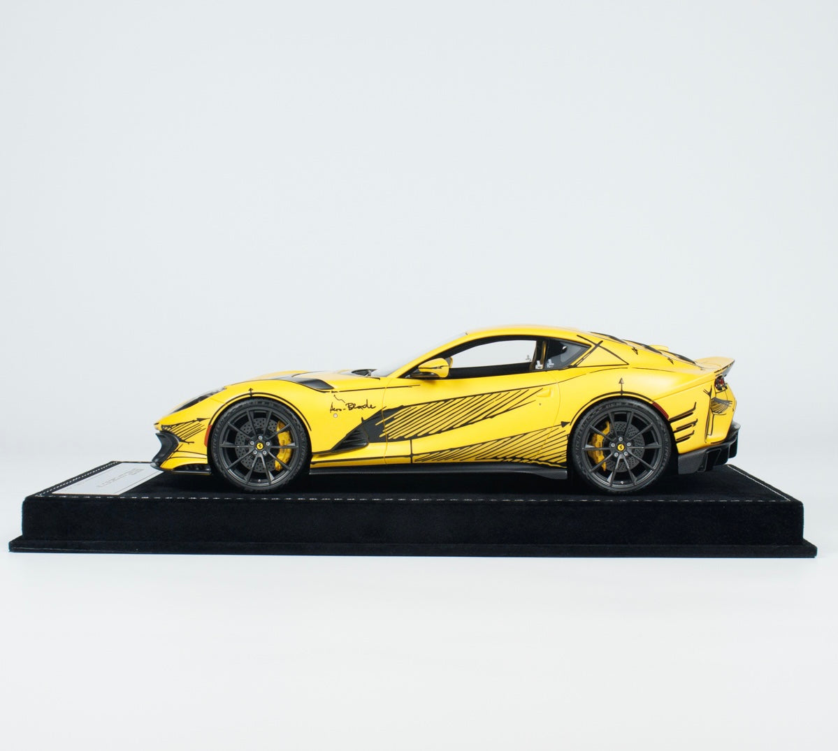 CLEARANCE!! Henson & Heaven (HH Models) 812 Competizione 1/18