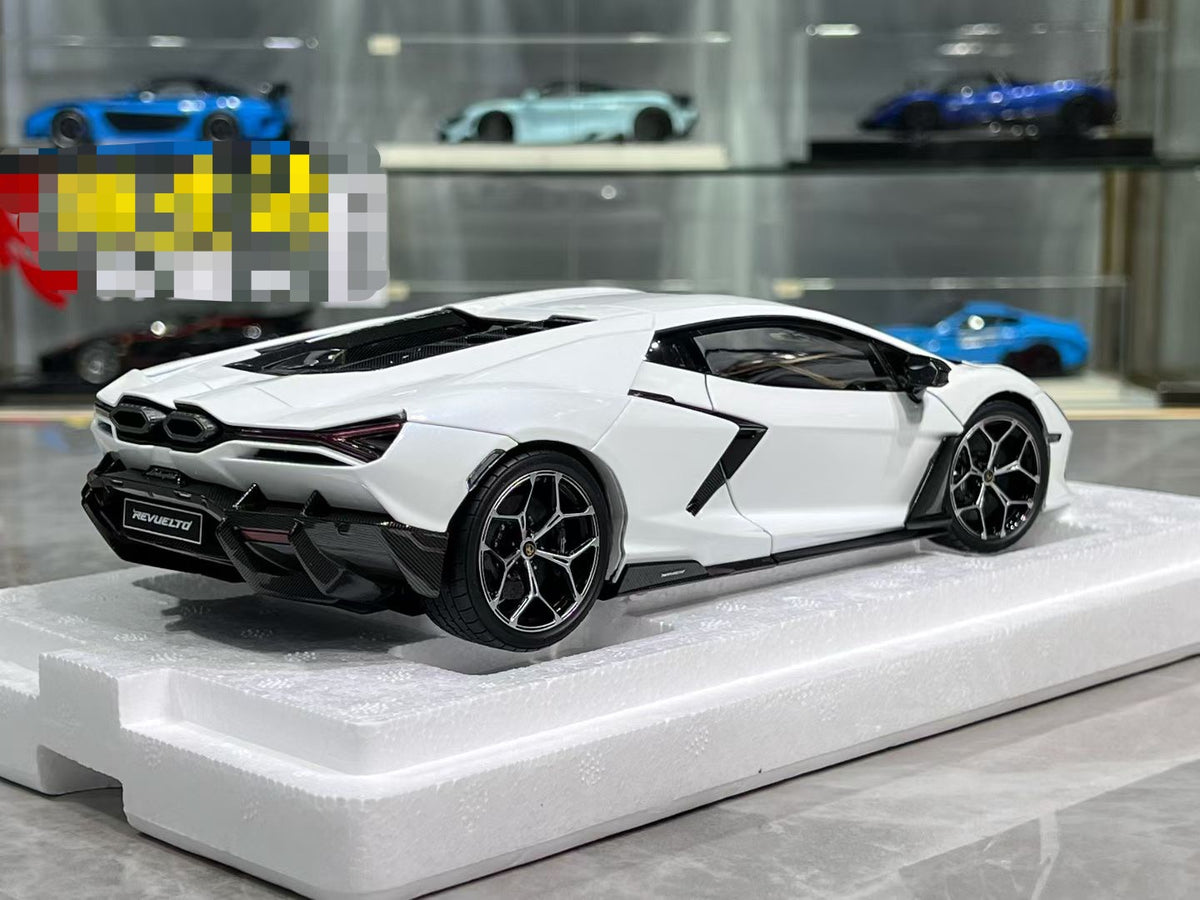 LCD Lamborghini Revuelto 1/18