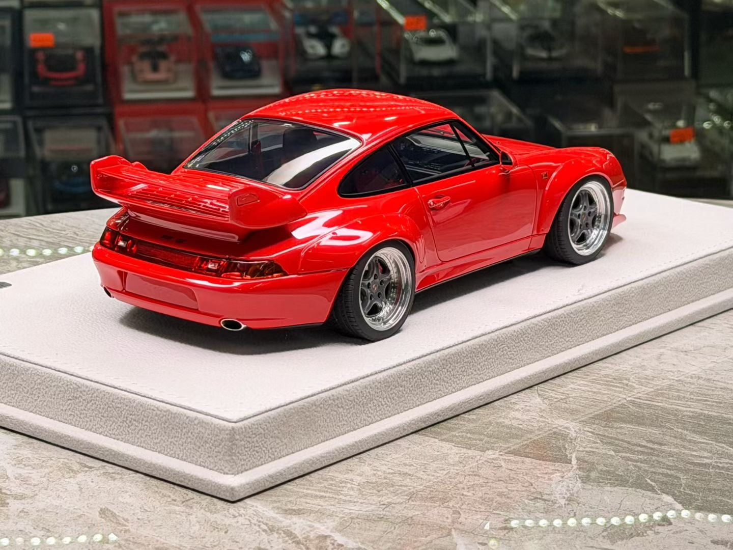 MakeUp Co. Porsche 911 (993) GT2 Street 1996 1/18