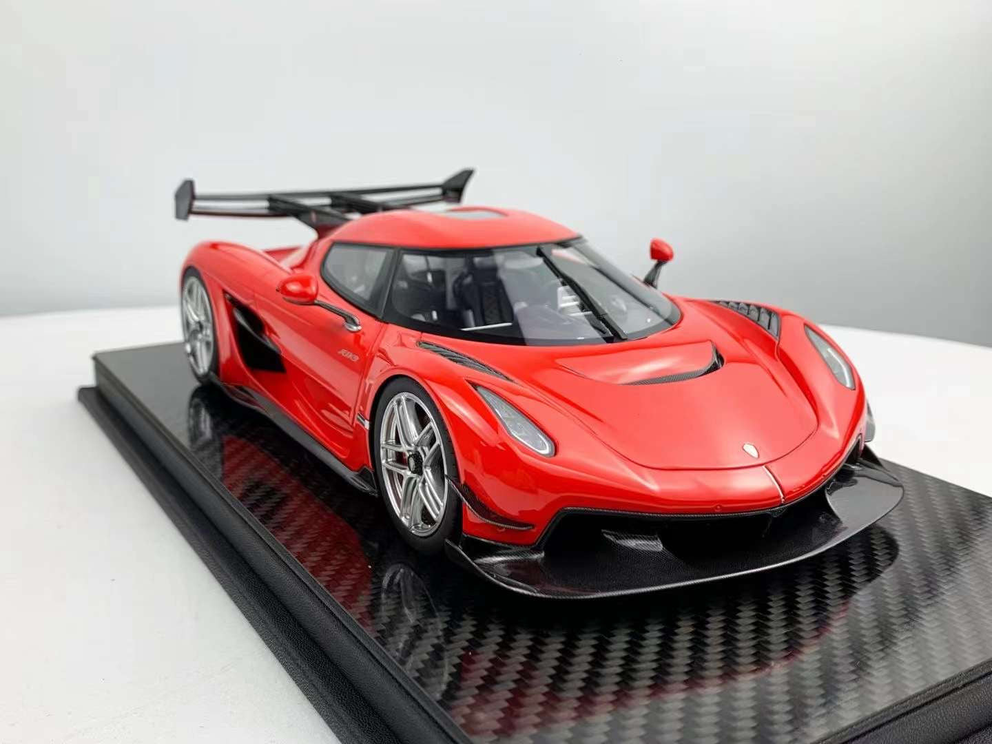 (Pre-Order) FrontiArt Koenigsegg Jesko 1/18 (Pearl Green)