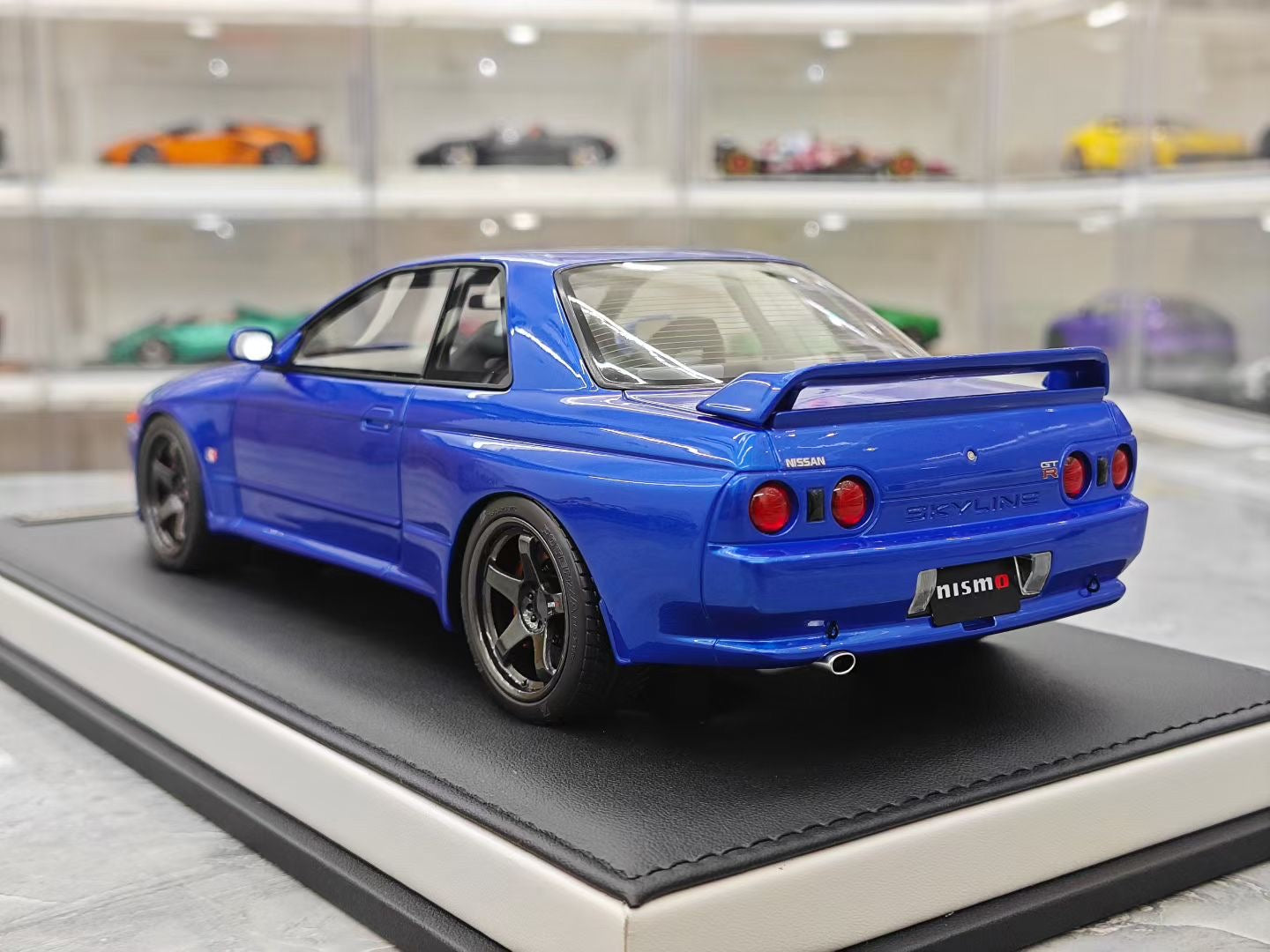 MotorHelix Nissan Skyline R32 GT-R 1/18