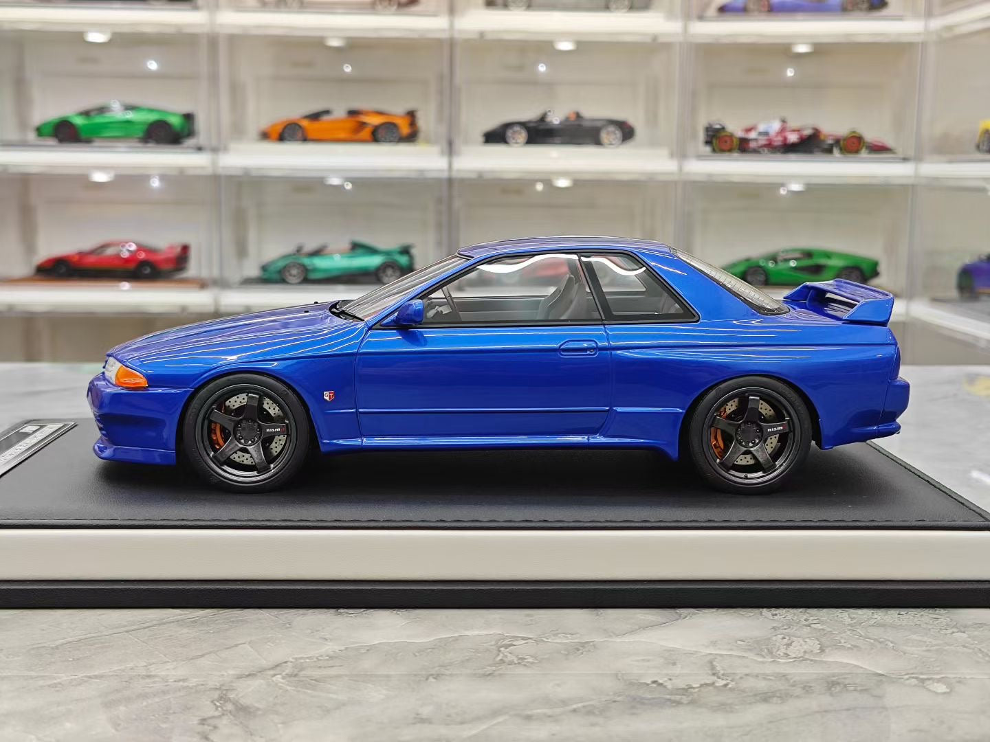 MotorHelix Nissan Skyline R32 GT-R 1/18