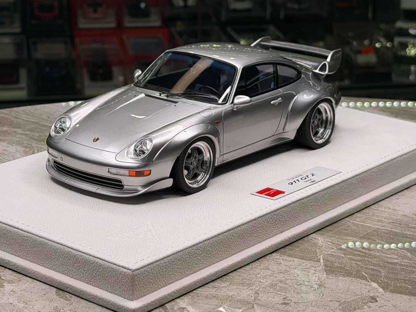 MakeUp Co. Porsche 911 (993) GT2 Street 1996 1/18