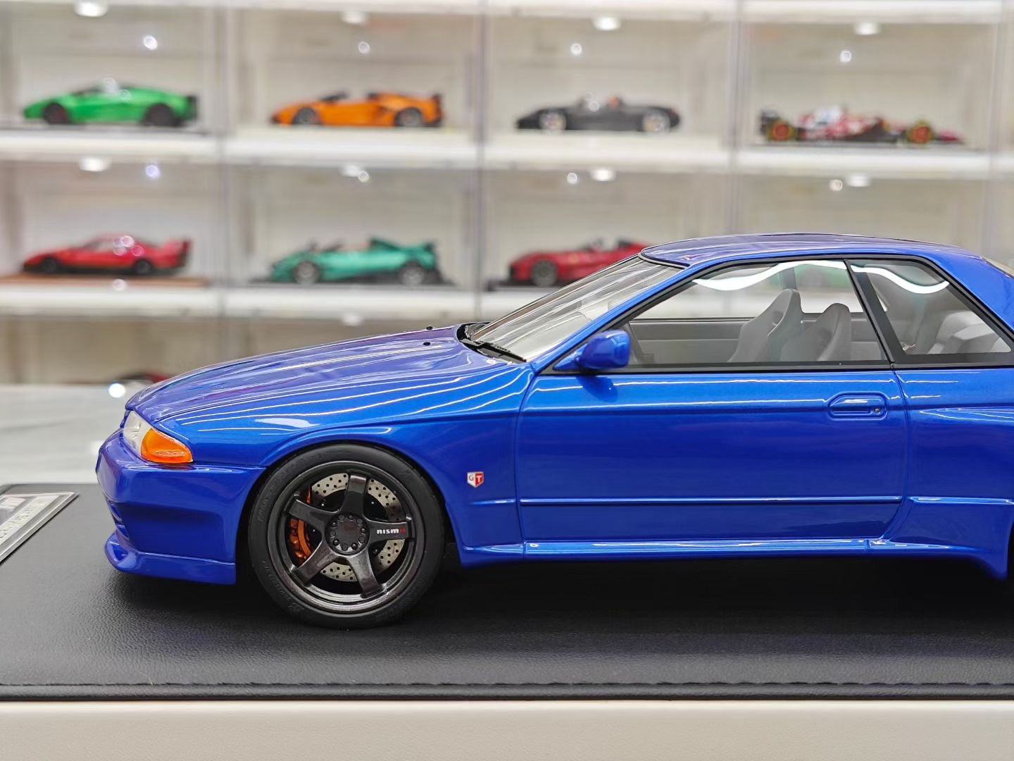 MotorHelix Nissan Skyline R32 GT-R 1/18