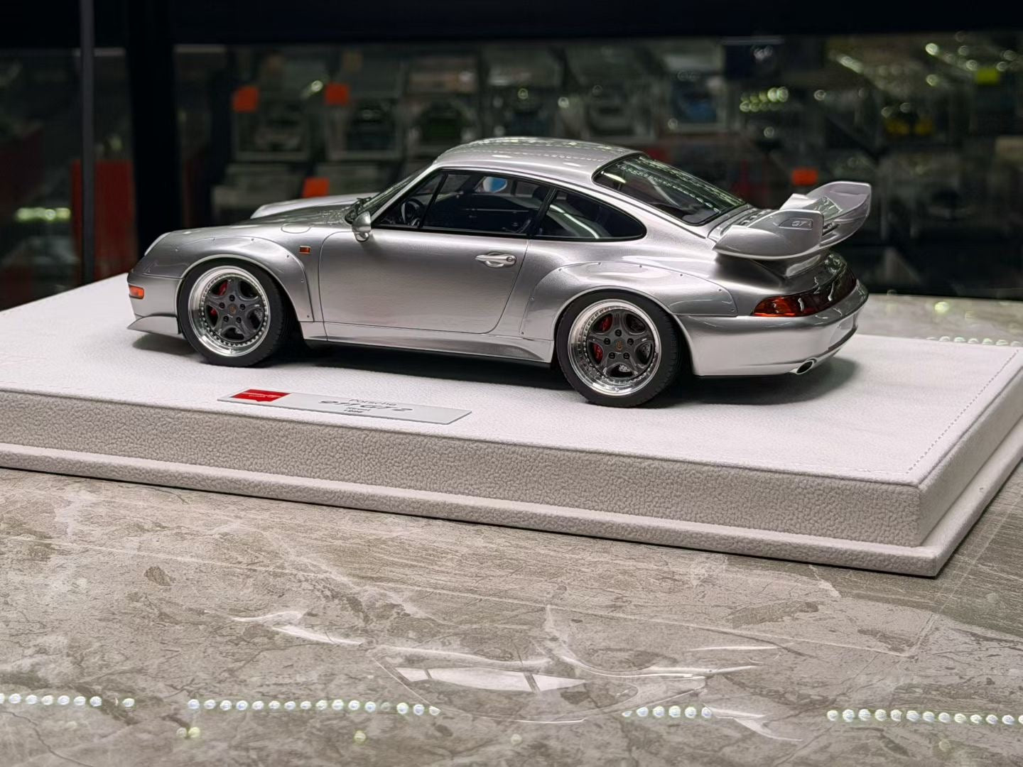 MakeUp Co. Porsche 911 (993) GT2 Street 1996 1/18