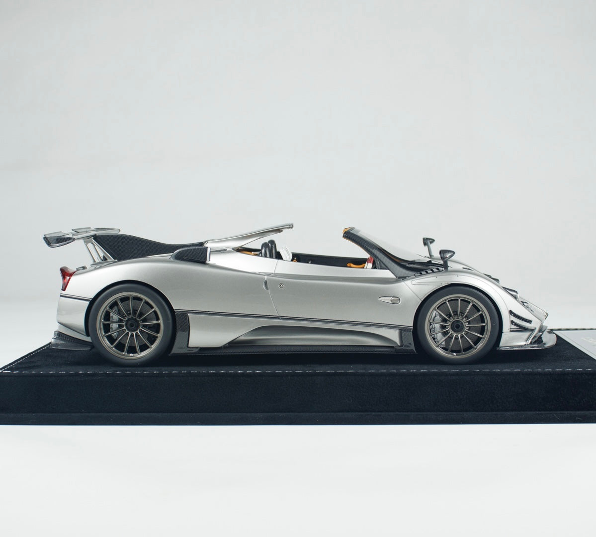 CLEARANCE! Henson & Heaven (HH Models) Pagani Zonda Roadster 1/18
