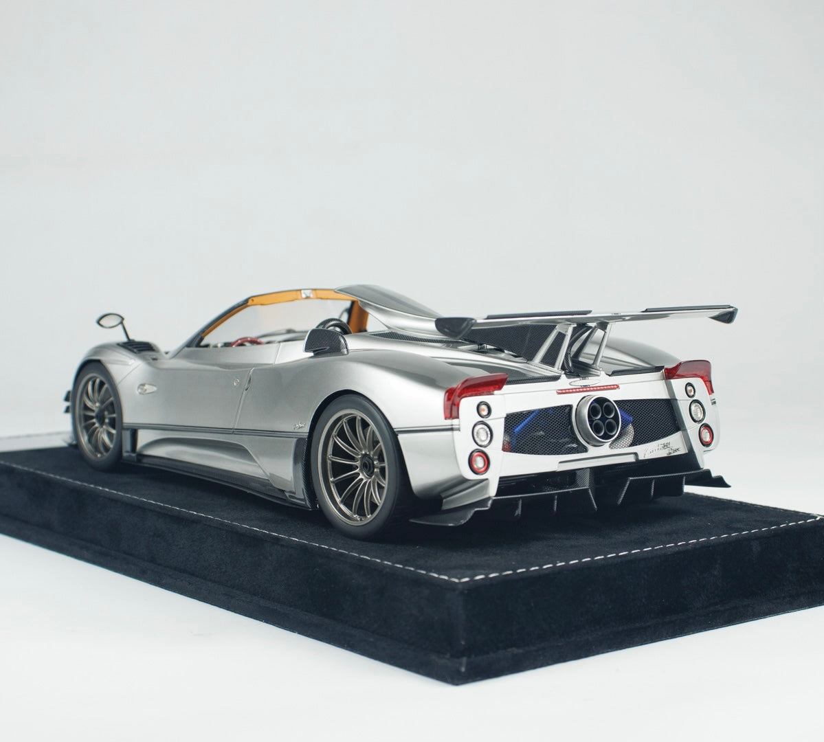 CLEARANCE! Henson & Heaven (HH Models) Pagani Zonda Roadster 1/18