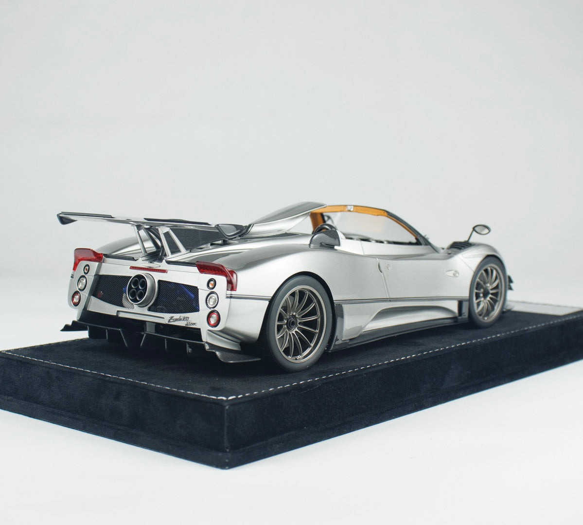CLEARANCE! Henson & Heaven (HH Models) Pagani Zonda Roadster 1/18