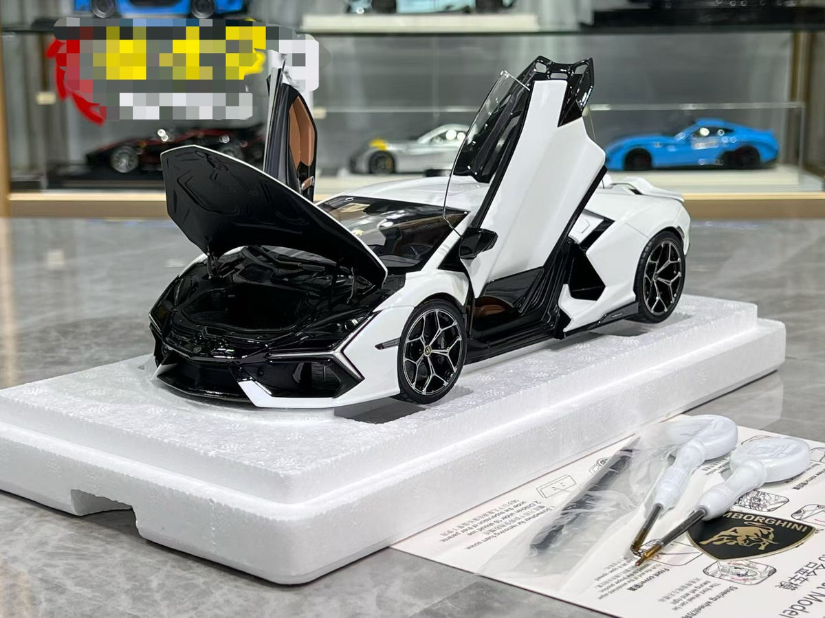 LCD Lamborghini Revuelto 1/18