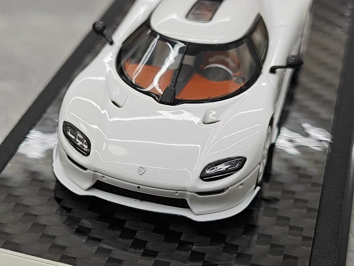 LCD 1/64 Koenigsegg CC850