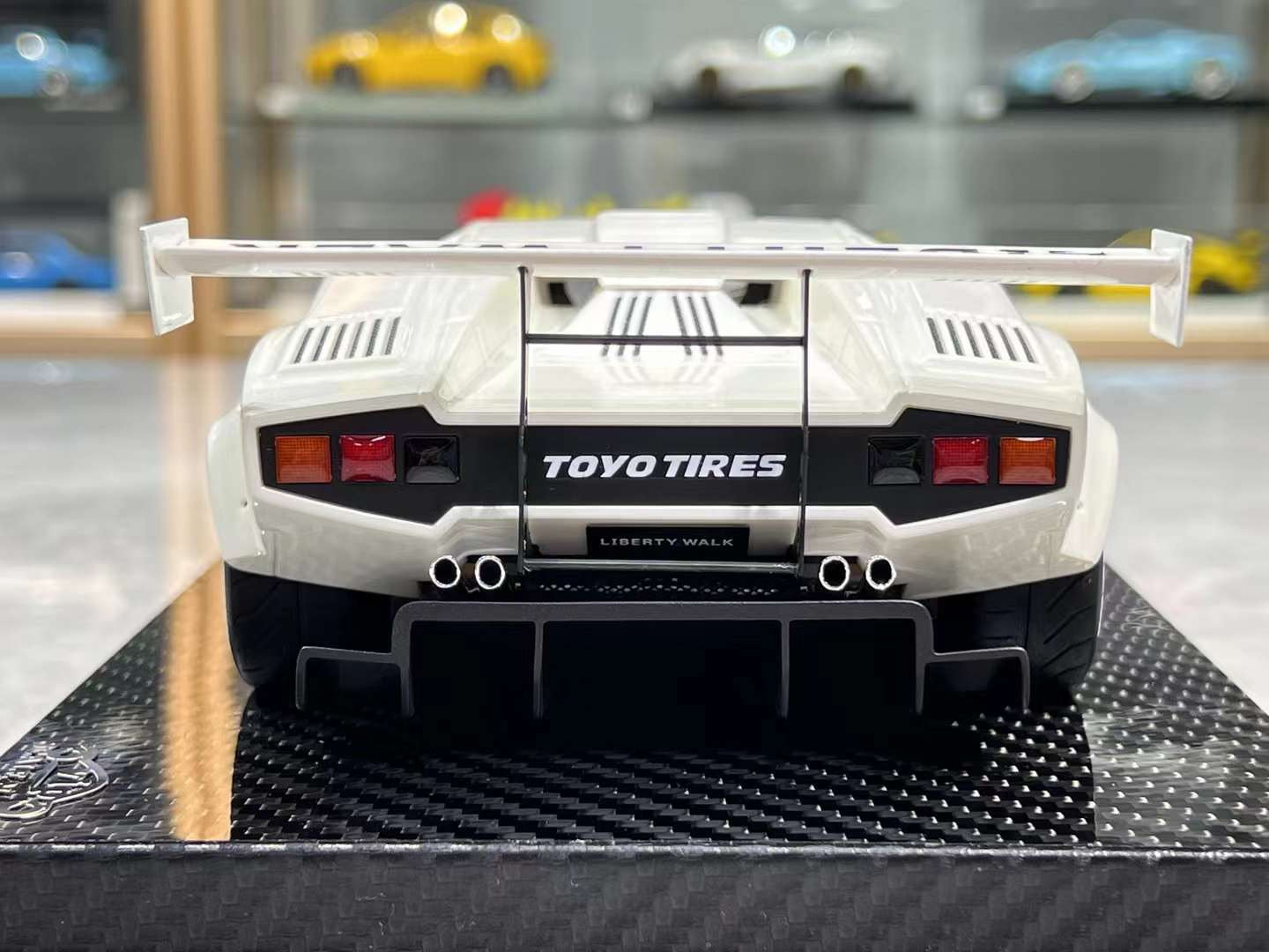 VIP Models LBWK Countach 1/18 – IronCookie Diecasts