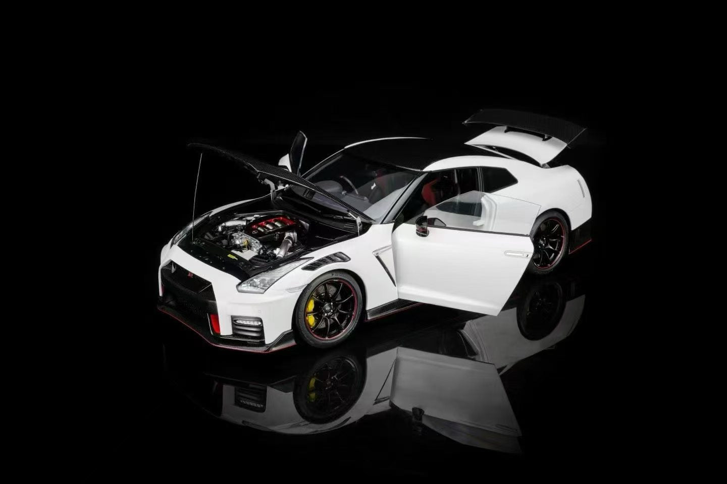 MotorHelix Nissan GT-R Nismo R35 1/18