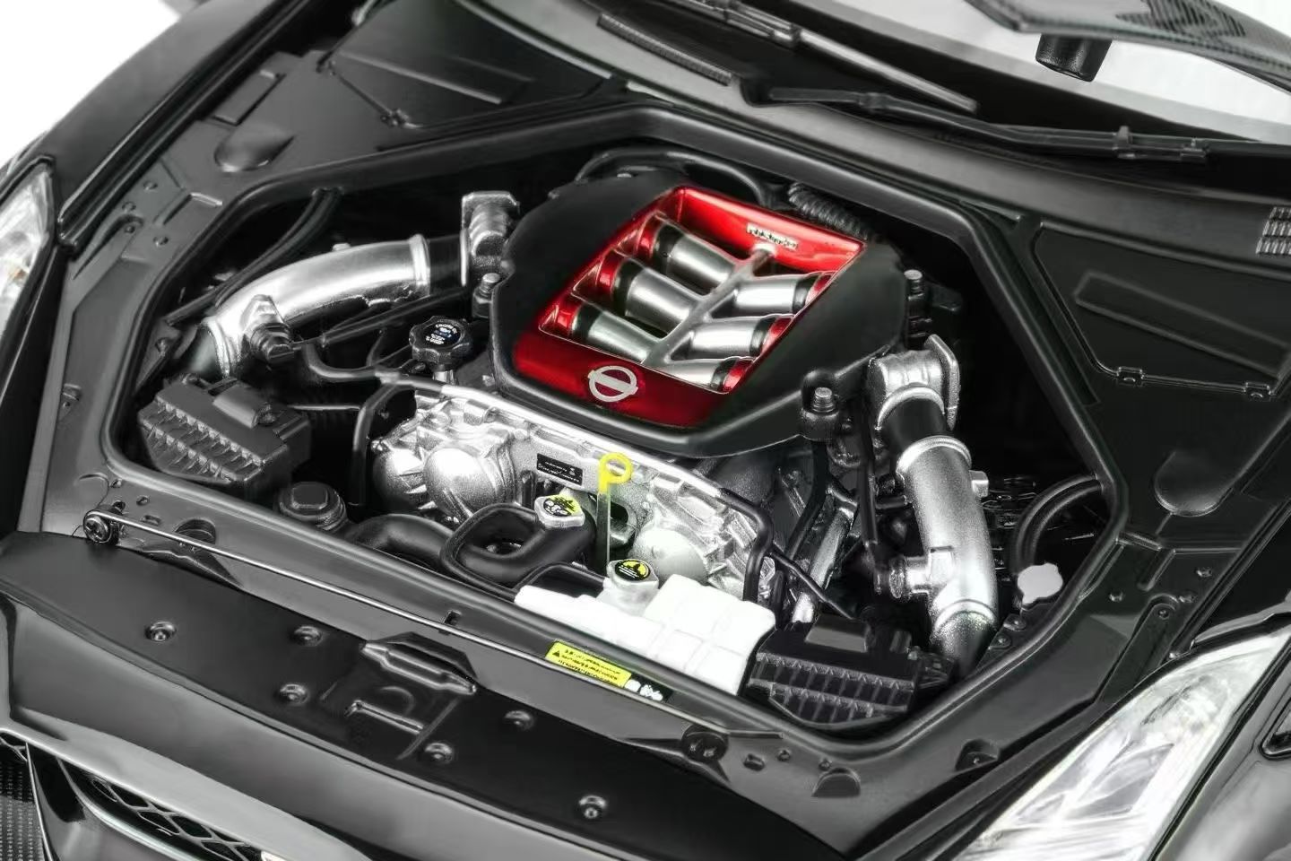 MotorHelix Nissan GT-R Nismo R35 1/18