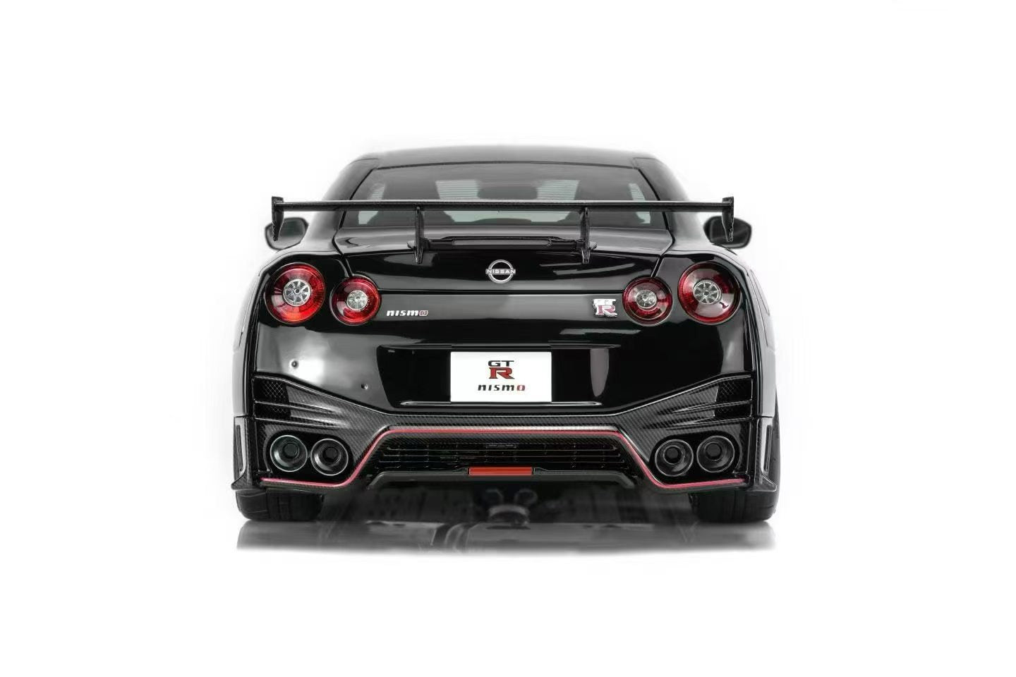 MotorHelix Nissan GT-R Nismo R35 1/18