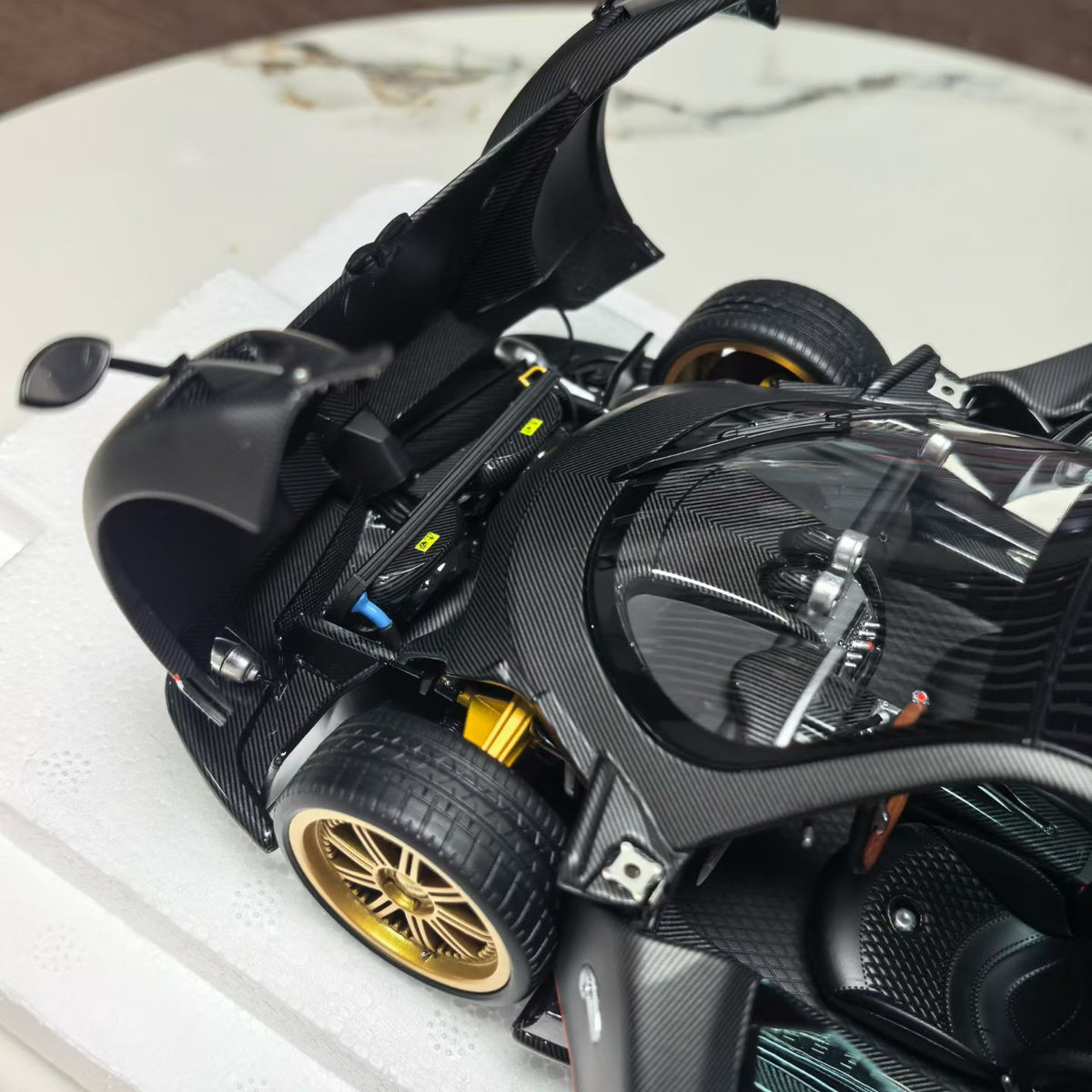 Almost Real Pagani Zonda F 1/18