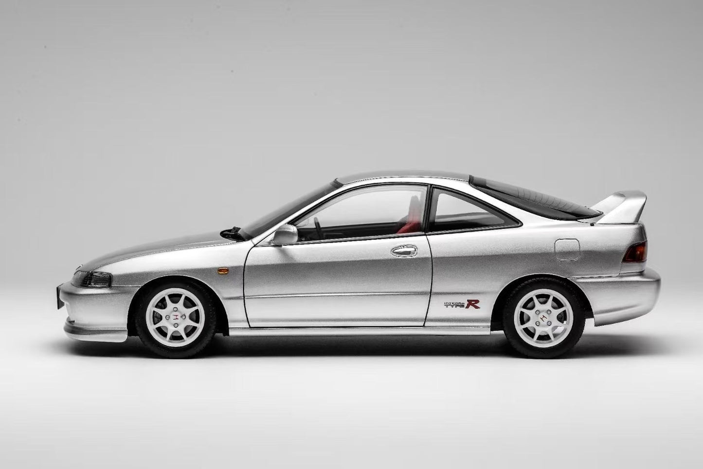 (Pre-Order) MotorHelix Honda Integra Type R (DC2) 1/18