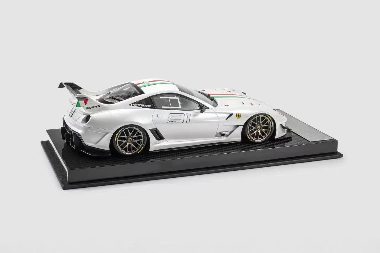 Preorder] MR Collection 1:18 Lamborghini Huracan Sterrato