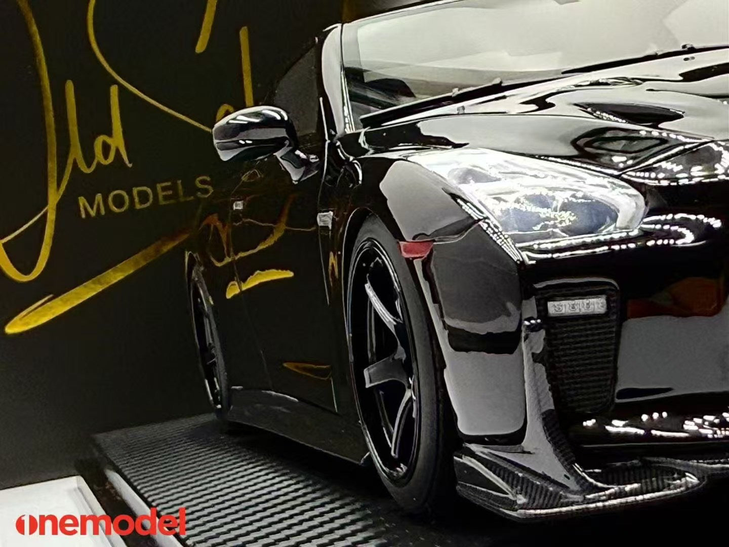 Onemodel R35 GTR Custom Edition 1/18 – IronCookie Diecasts