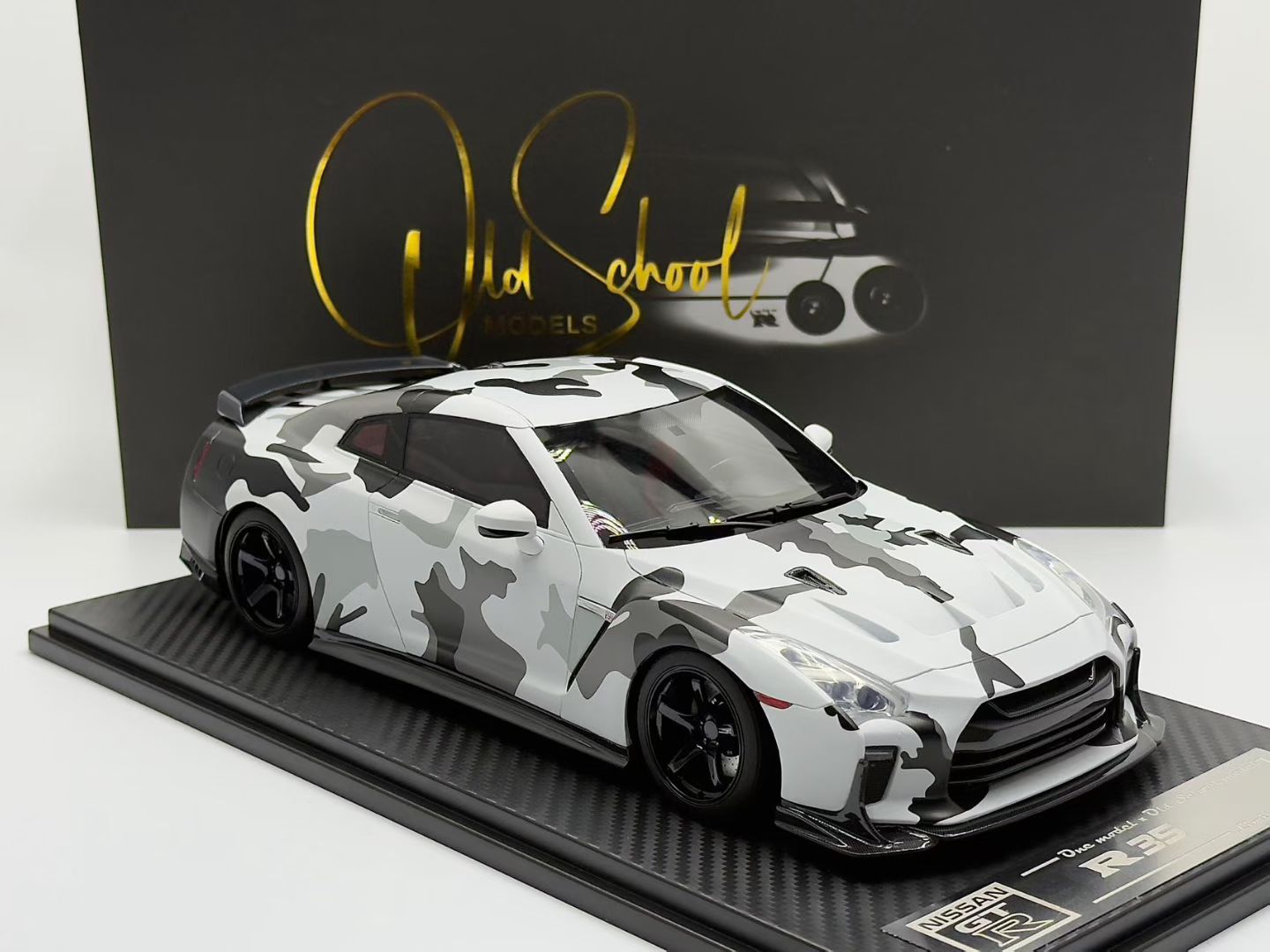 Onemodel R35 GTR Custom Edition 1/18 – IronCookie Diecasts