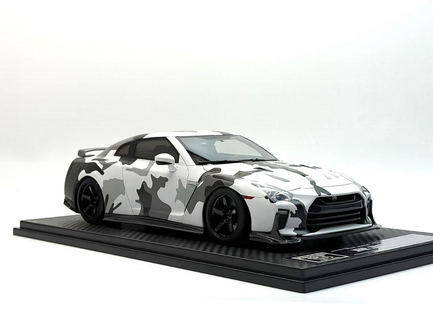 Onemodel R35 GTR Custom Edition 1/18