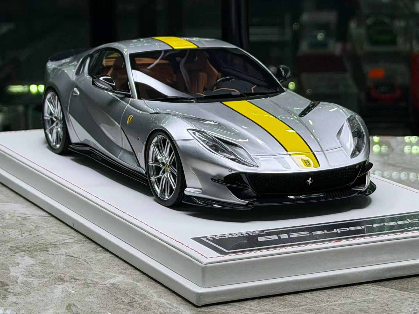 MW Model 812 N-Largo 1/18