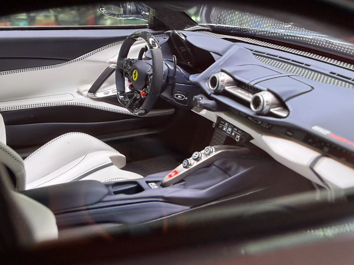 MW Model 812 N-Largo 1/18