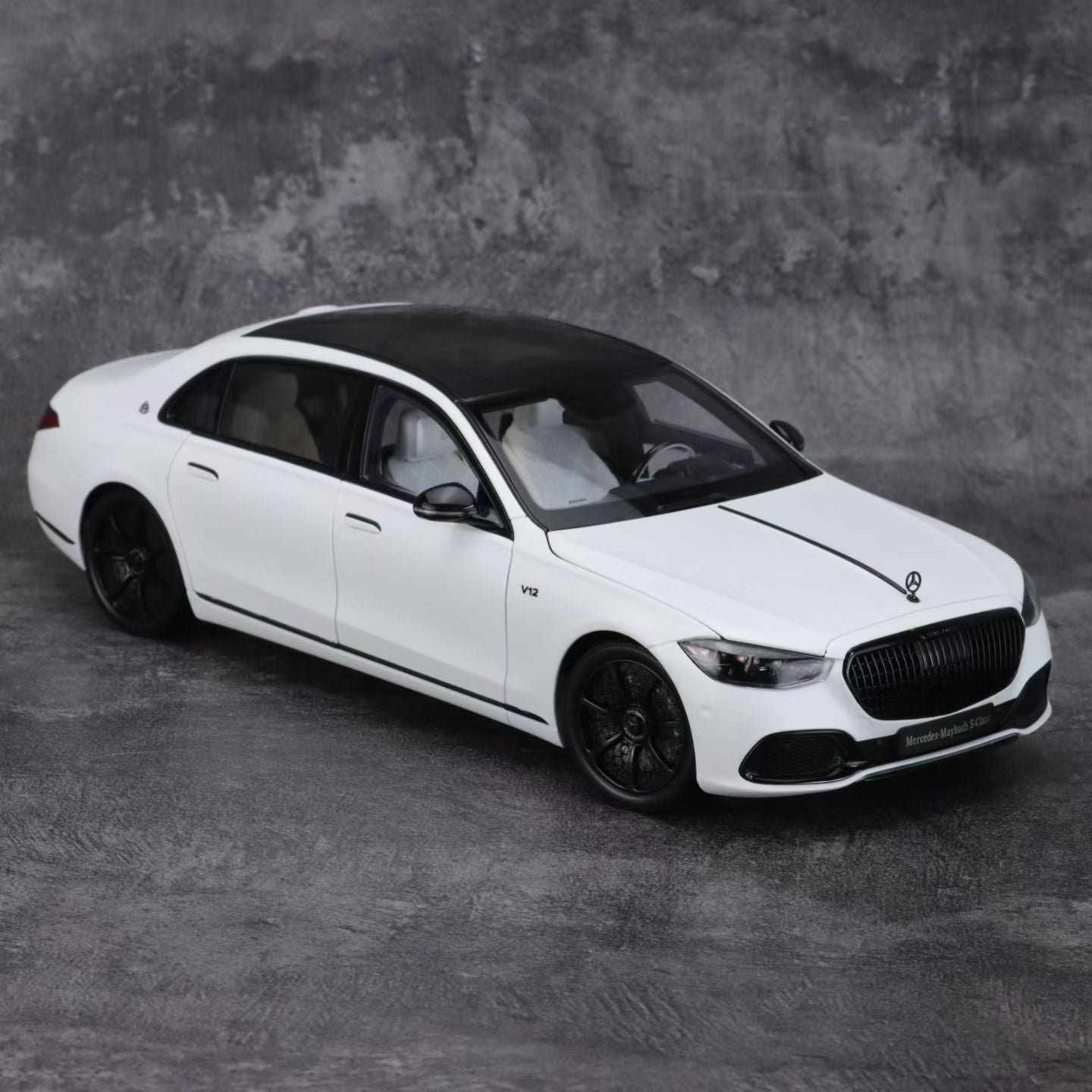 Almost Real Mercedes Maybach White Knight Edition 1/18
