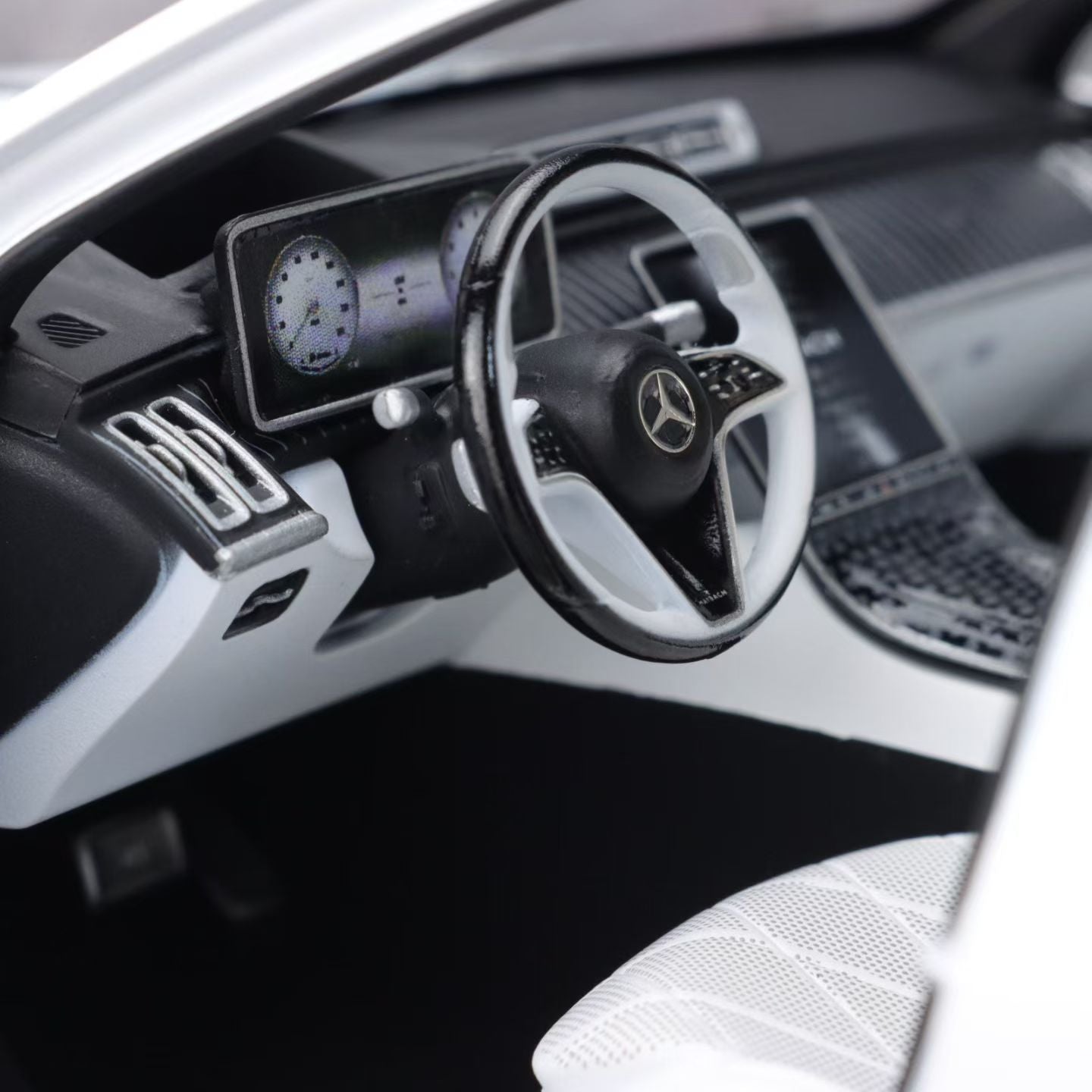 Almost Real Mercedes Maybach White Knight Edition 1/18