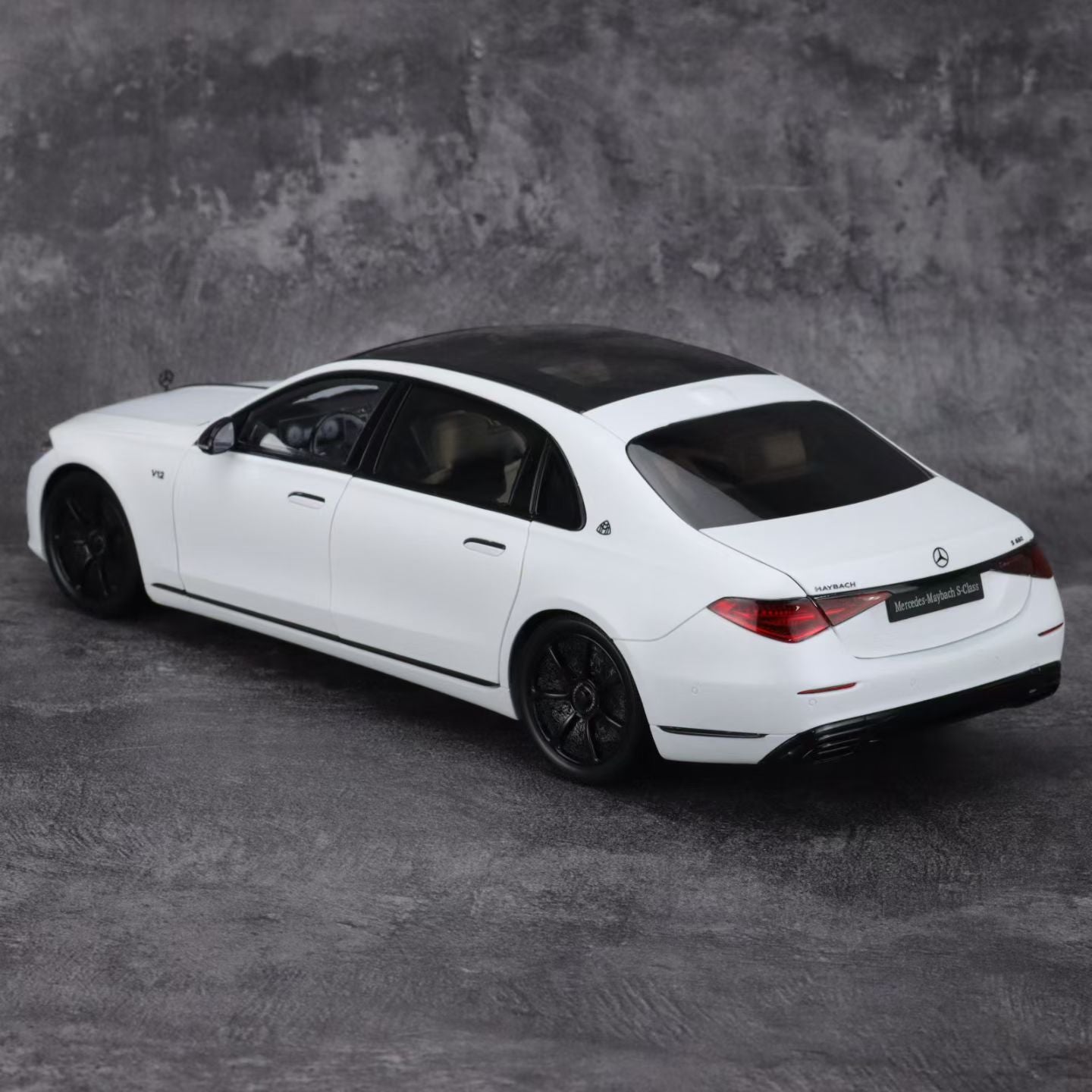 Almost Real Mercedes Maybach White Knight Edition 1/18