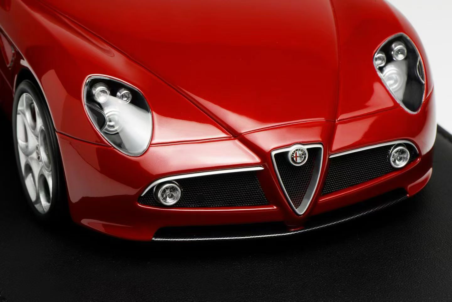 Pre-Order) MotorHelix Alfa Romeo 8C Competizione 1/18 – IronCookie