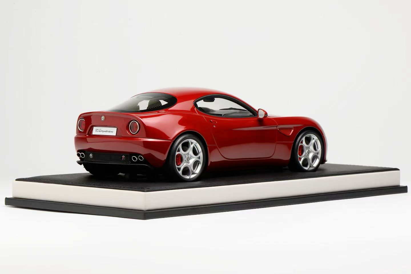 (Pre-Order) MotorHelix Alfa Romeo 8C Competizione 1/18