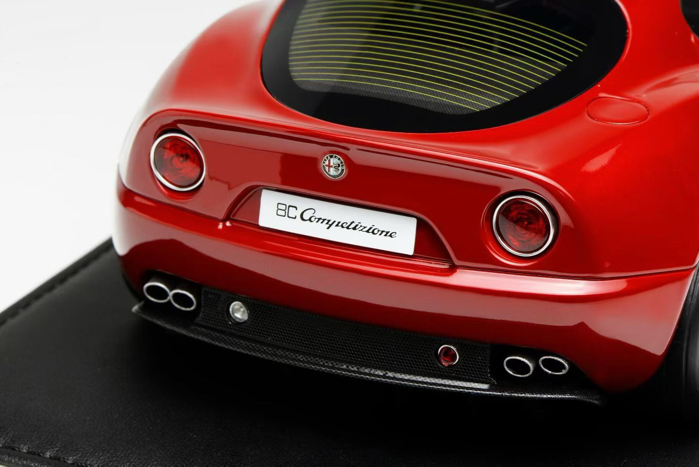 Pre-Order) MotorHelix Alfa Romeo 8C Competizione 1/18 – IronCookie