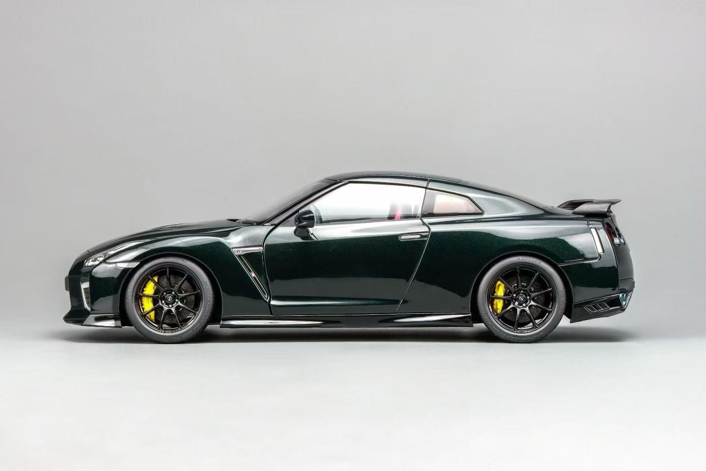 (Pre-Order) MotorHelix Nissan GT-R R35 Track Edition 1/18