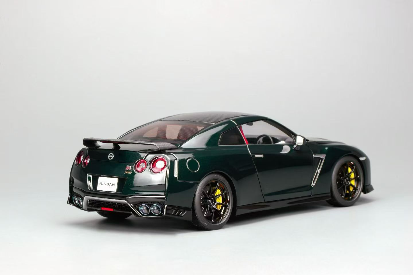 (Pre-Order) MotorHelix Nissan GT-R R35 Track Edition 1/18