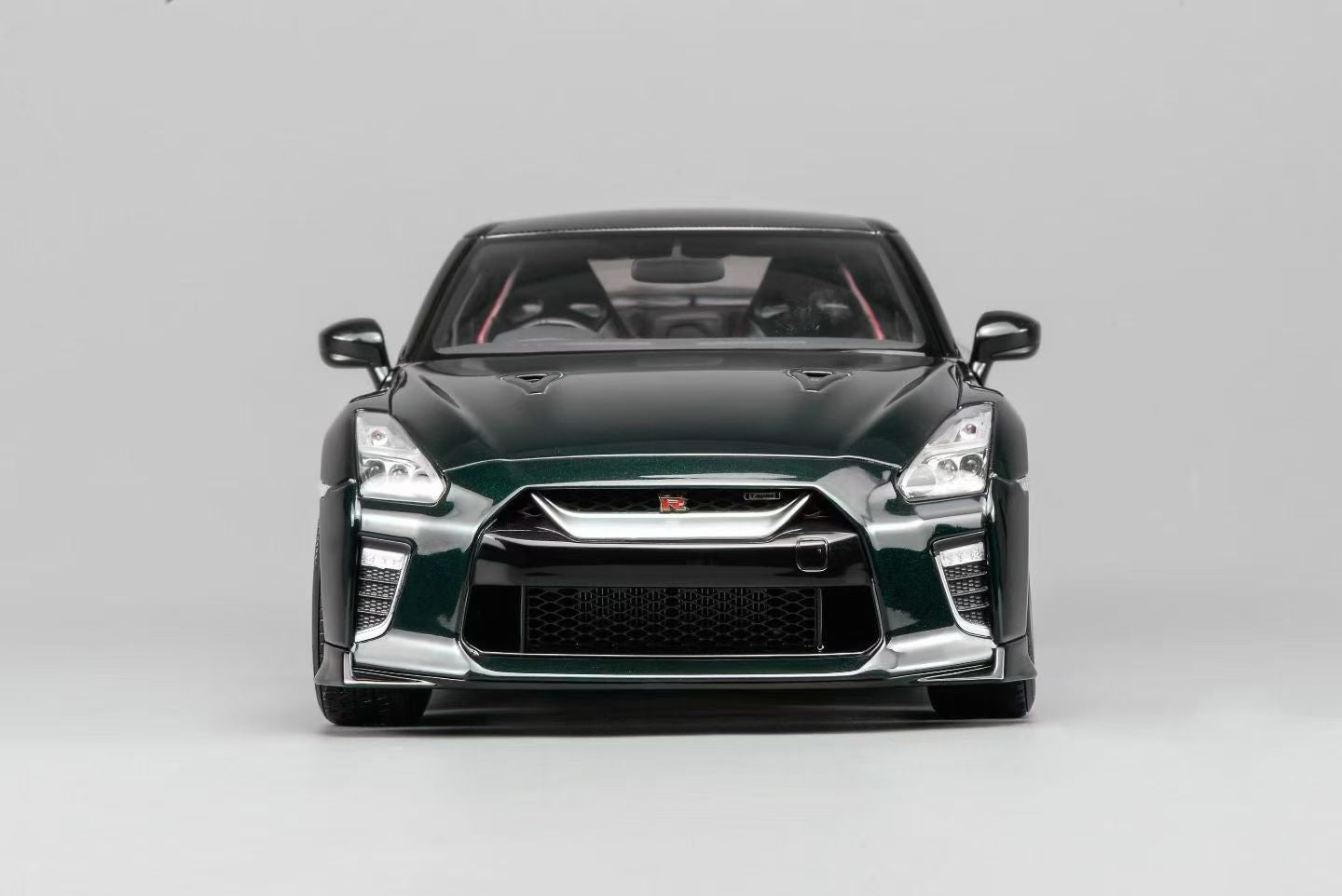 (Pre-Order) MotorHelix Nissan GT-R R35 Track Edition 1/18