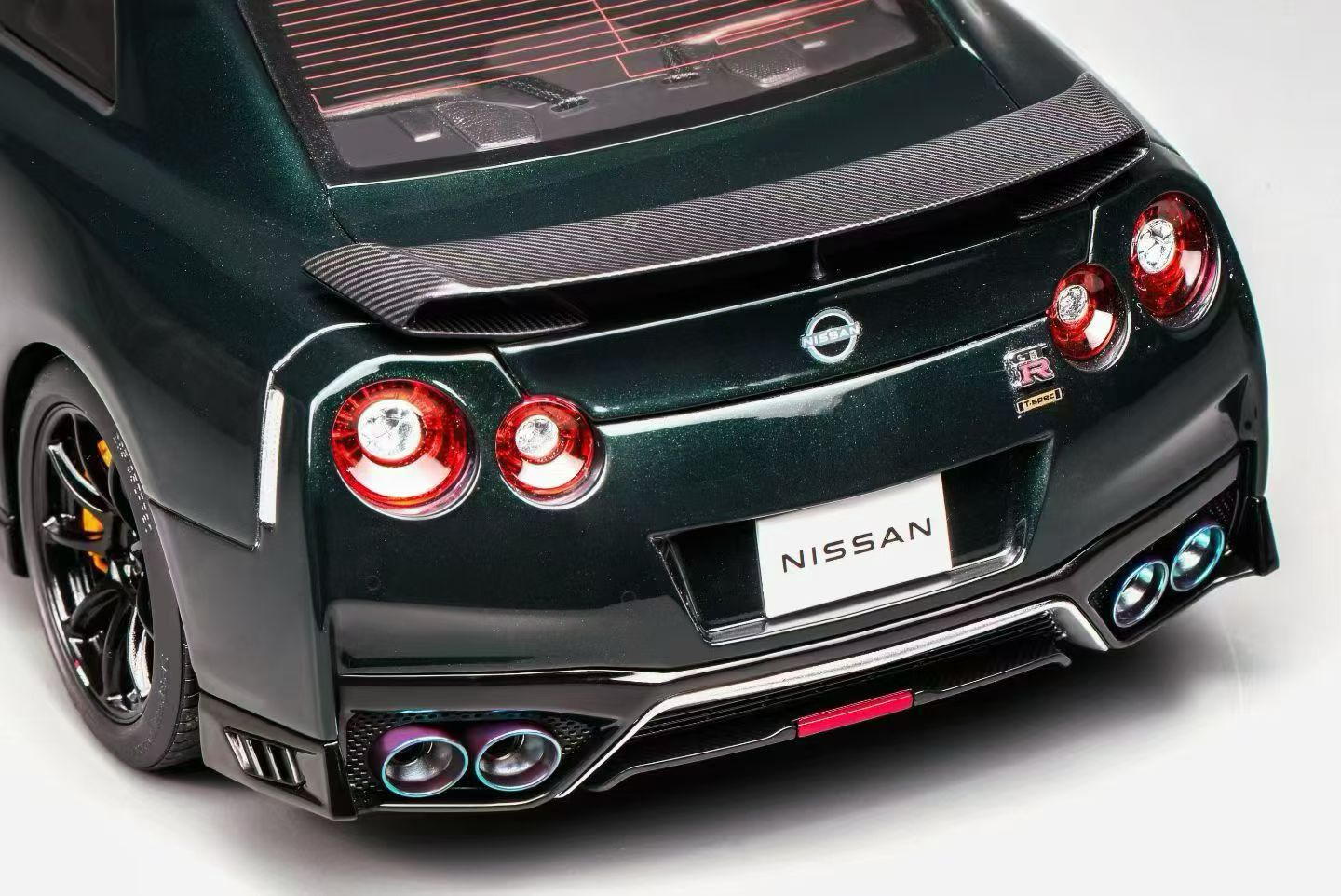 (Pre-Order) MotorHelix Nissan GT-R R35 Track Edition 1/18