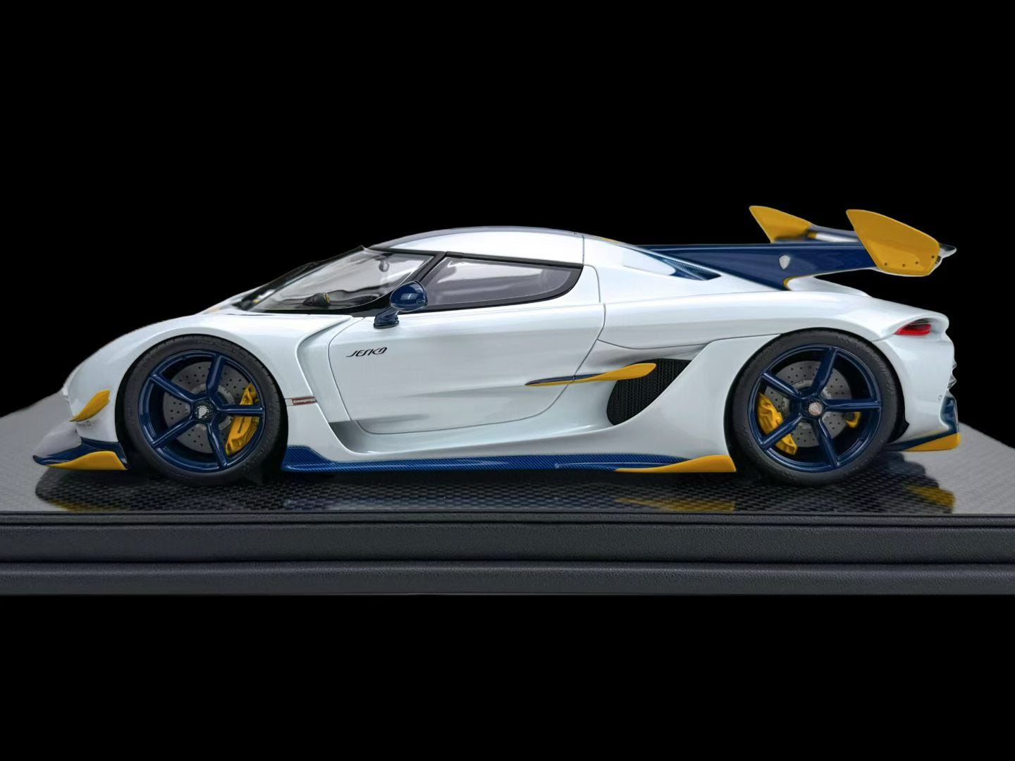 (Pre-Order) FrontiArt Koenigsegg Jesko 1/18