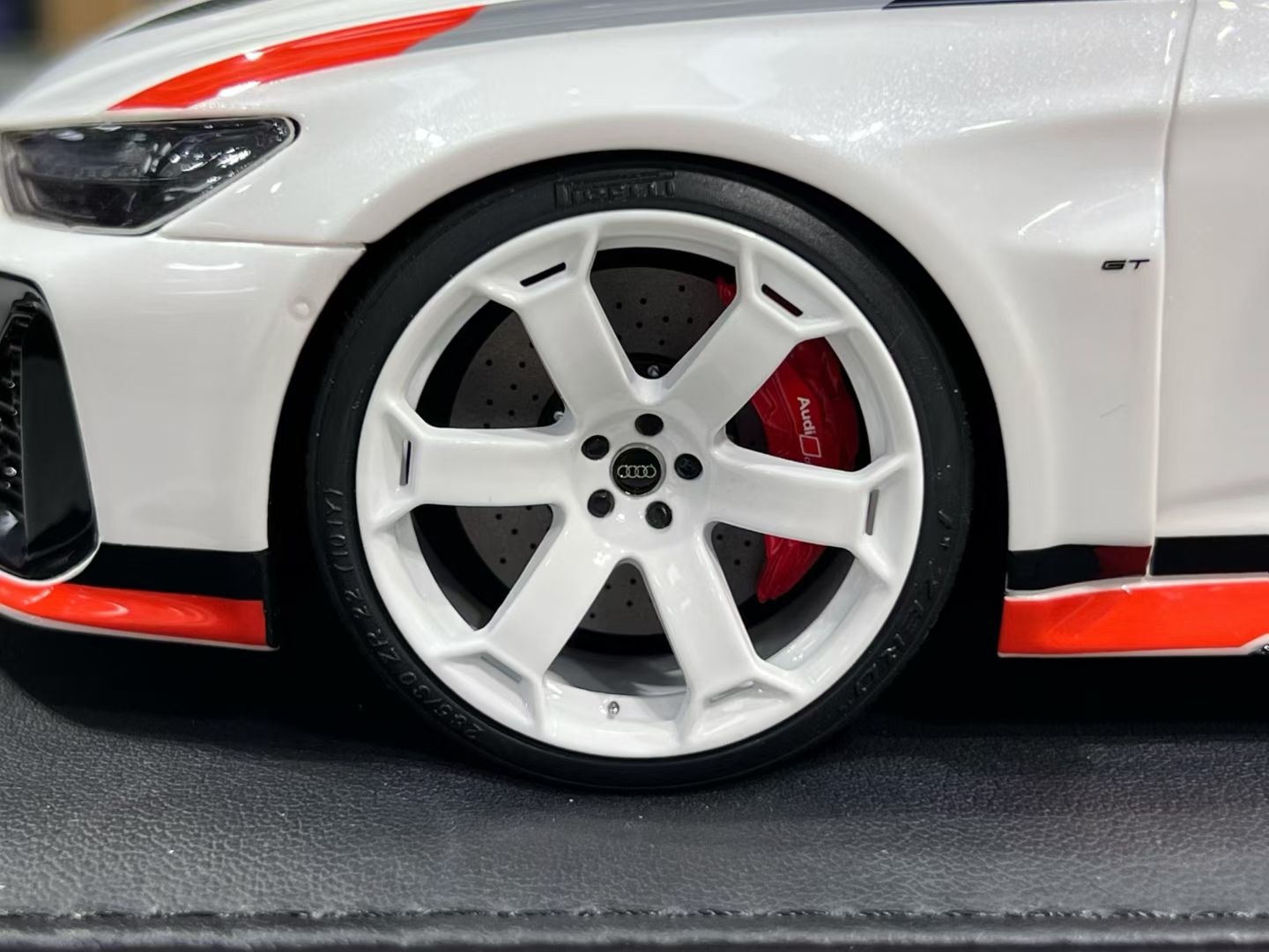 MotorHelix (MH) Audi RS6 Avant GT 1/18