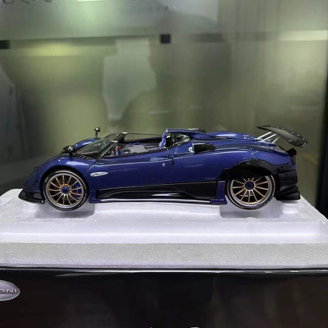 LCD Pagani Zonda HP Carbon Blue 1/18