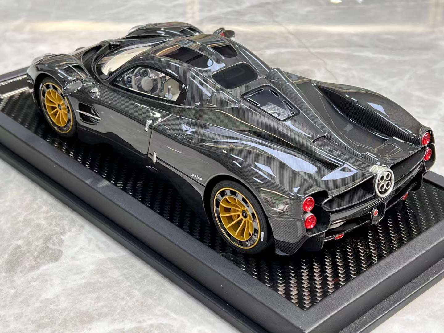 VIP Models Pagani Utopia 1/18 Carbon Black.