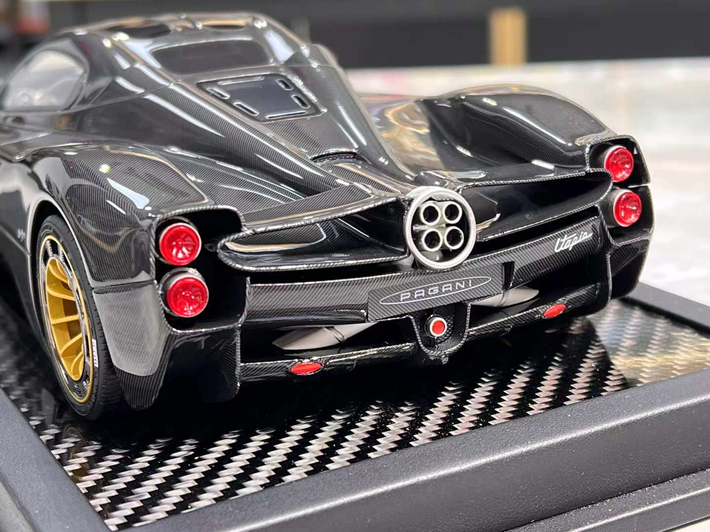 VIP Models Pagani Utopia 1/18 Carbon Black.